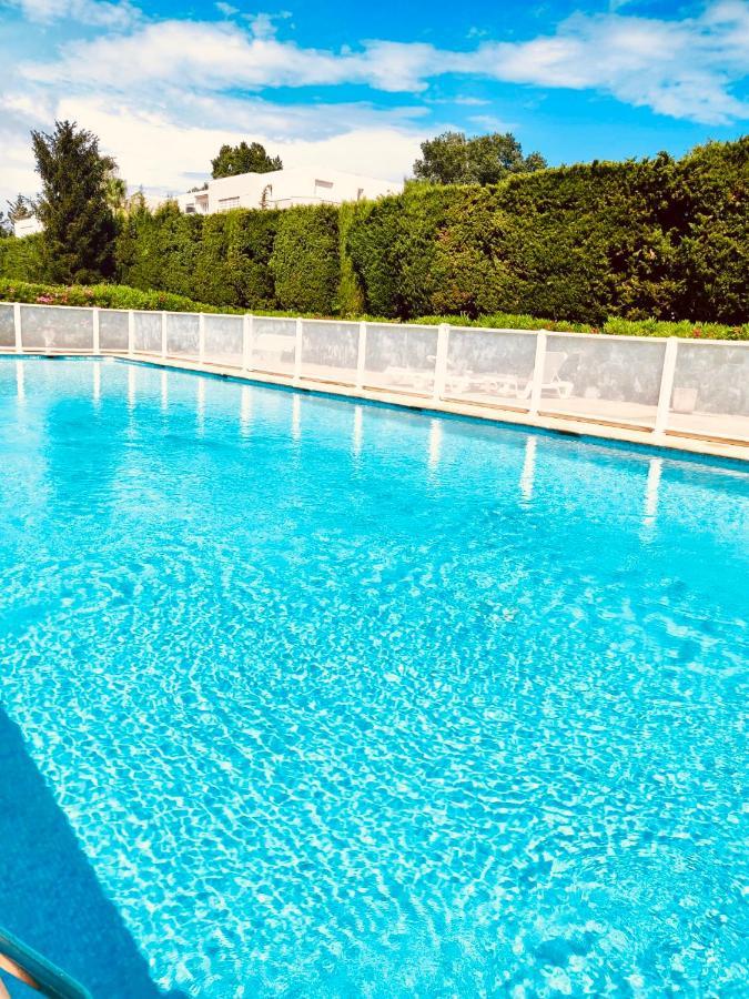 Mandelieu Grand Studio Avec Piscine Et Proche De La Mer מראה חיצוני תמונה